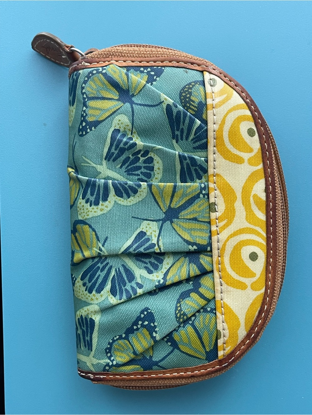 Fossil Tan Leather Wallet with Butterfly Decals - Picture 2 of 6
